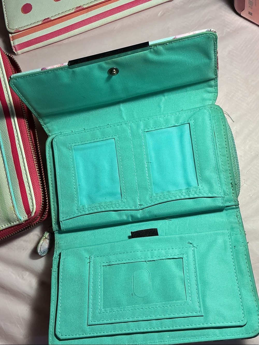 Floral Mint Trifold Wallet with Pink Accents - Unbranded - Picture 7 of 15